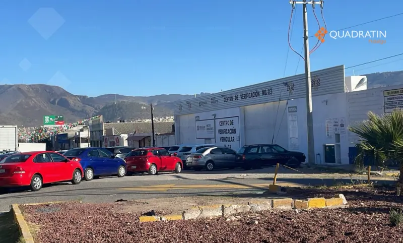 Vuelven las filas a verificentros de Pachuca; usuarios acusan retrasos