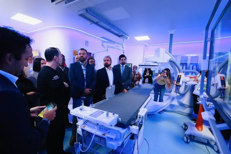 Inaugura Quirino Sala de Hemodinamia del Hospital Puerta de Hierro Sur