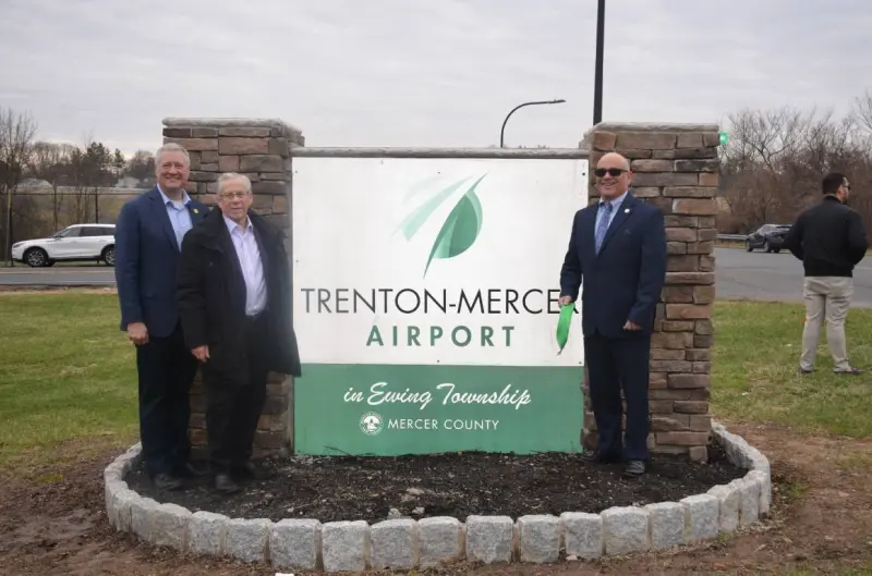 Inauguran nueva señalización en el aeropuerto Trenton?Mercer