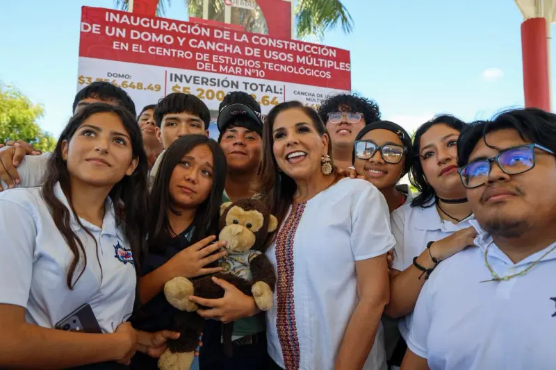 Inaugura Mara Lezama domo y cancha en CETMAR 10 de Chetumal