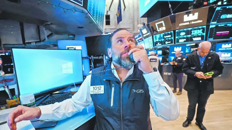 Wall Street mixto por menor apetito por riesgo