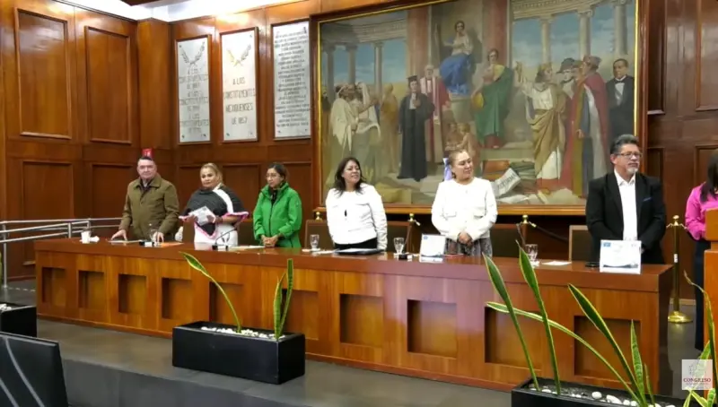 Otorgan diputados locales el galardón de la Paz 2026