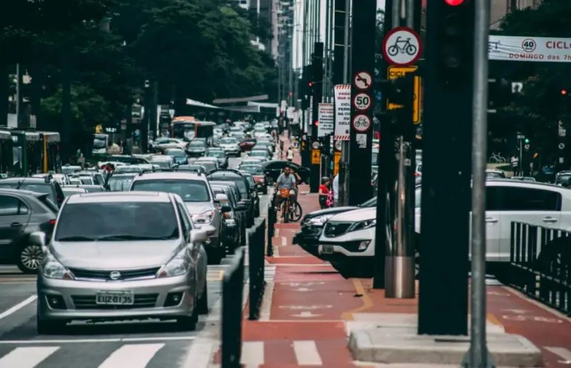 Prevén cierres viales por desfiles en Queens este fin de semana