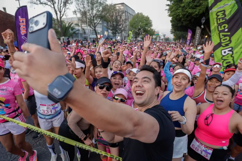 Felifer Macías da banderazo de salida al Mujer Querétaro Medio Maratón 2026