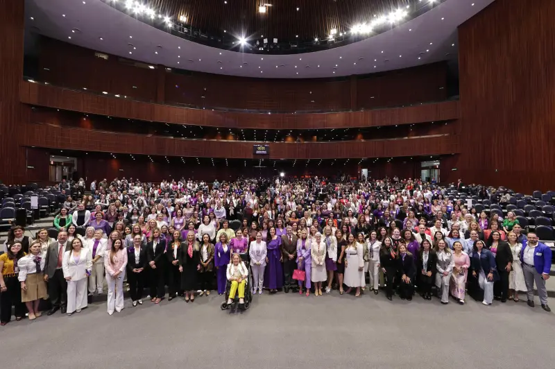 500 mujeres tomaron la Cámara de Diputados