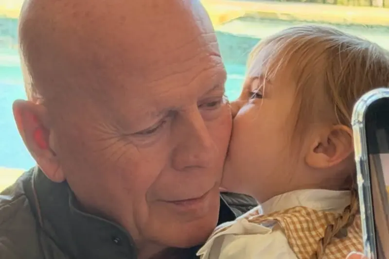 Cumple Bruce Willis 71 años rodeado de amor ante batalla contra demencia