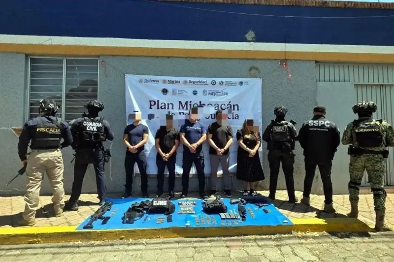 Detienen a cinco funcionarios ligados al CJNG en Michoacán