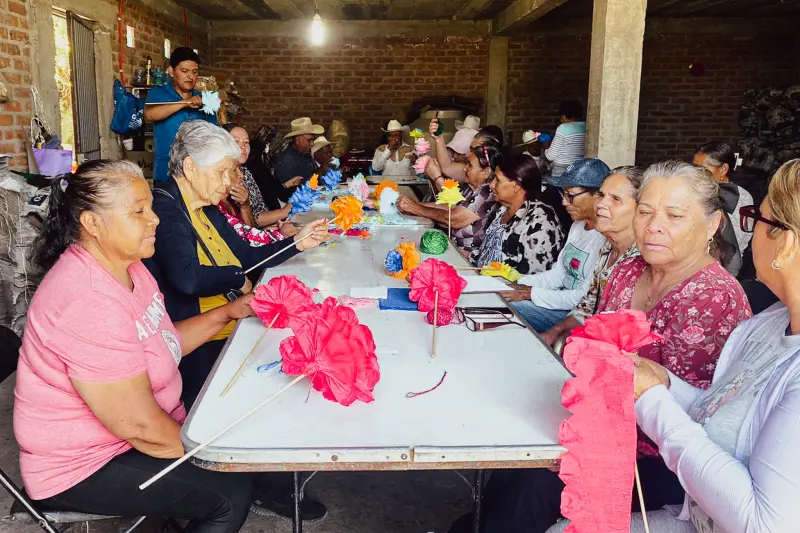 Llevan talleres a adultos mayores en comunidad de Romita