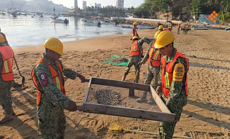 Limpia Ejército playas Manzanillo y Honda de Acapulco tras daños por Otis