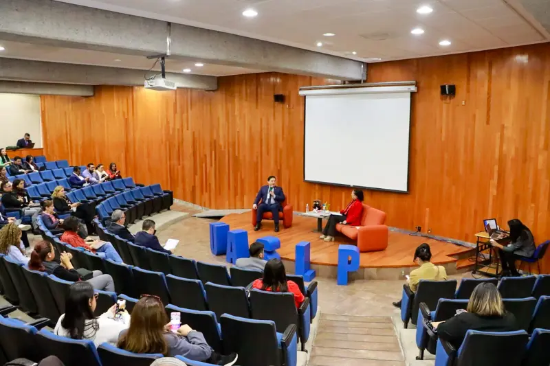 Analizan retos de digitalización educativa