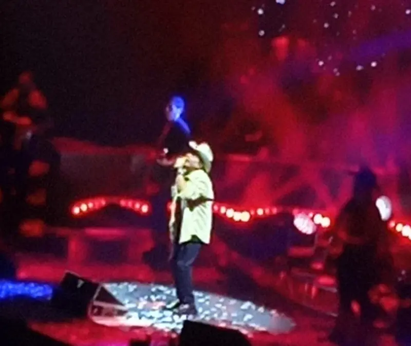 Canta Remmy Valenzuela hasta quedarse ronco