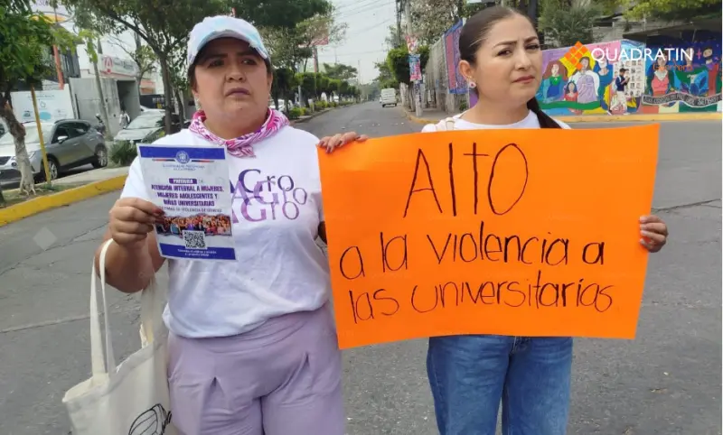 Bloquean universitarias en Chilpancingo; acusan al Freg de agresión