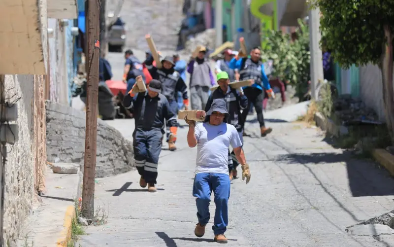 Entrega Ecatepec apoyos a familias afectadas por granizada en la Sierra