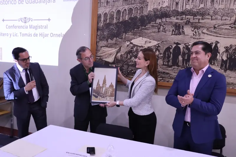 Capacitan a archivistas en Guadalajara para preservar memoria histórica