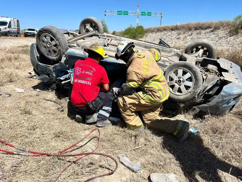 Mueren dos en volcadura en Castaños, Coahuila; tres más lesionados