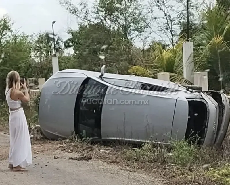 Otro accidente de turistas en el oriente de Yucatán: vuelcan en un vehículo