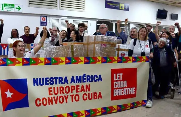 Zarpan veleros desde Isla Mujeres con ayuda humanitaria a Cuba; convoy transporta alimentos, medicinas y paneles solares ante crisis económica