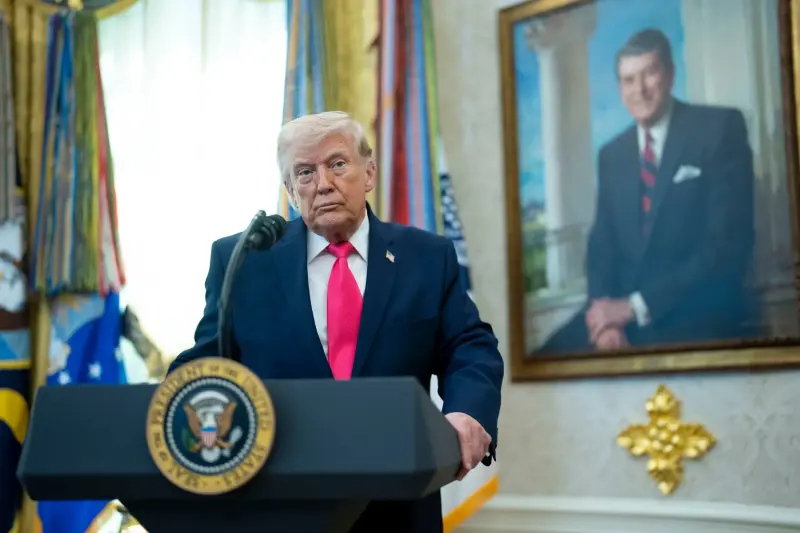 Trump dice que está en conversaciones con Irán; Teherán lo niega. Explicamos la razón