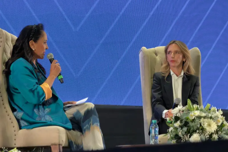 Cayetana Álvarez advierte desde Querétaro sobre riesgos para la democracia en México