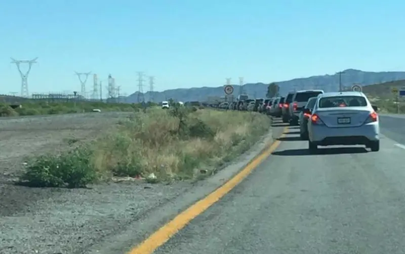 Reportan fila de más de medio kilómetro en retén de Precos