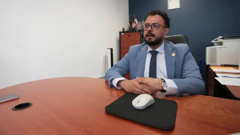 Se desploman inscripciones en la “Prepa Nocturna”: Entregan 72% menos fichas que el año pasado