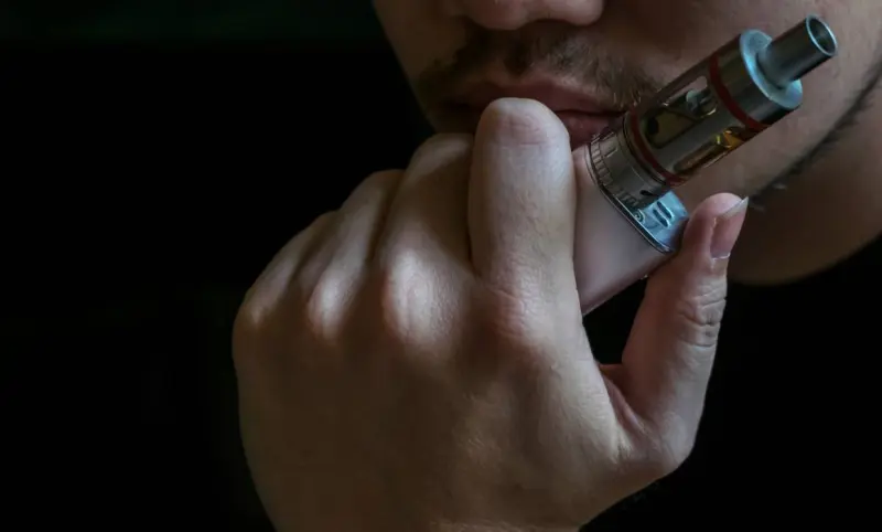 Lanzan campaña estatal para frenar el vapeo entre jóvenes en NY