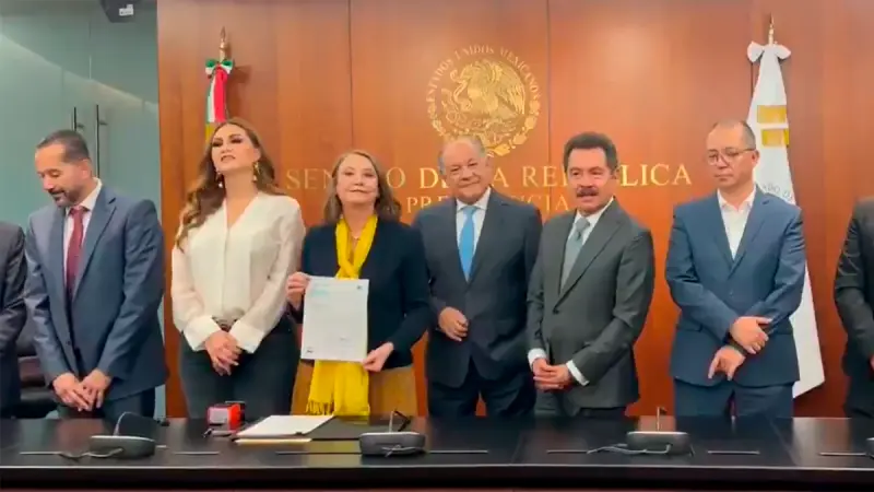 Senadores reciben el "Plan B" de reforma electoral de Sheinbaum