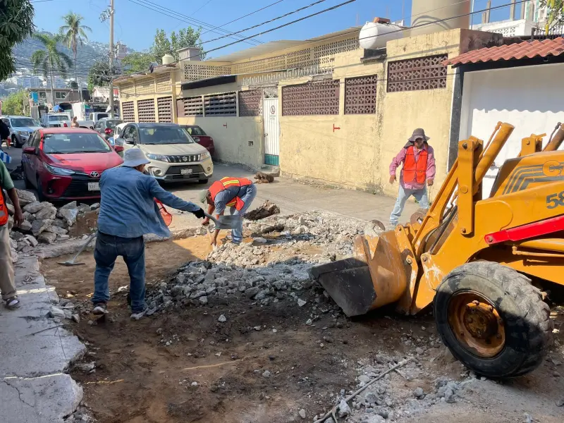 Rehabilita Gobierno de Acapulco calles y avenidas