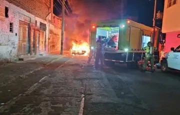 Se incendia vehículo en la Prados Verdes, Morelia
