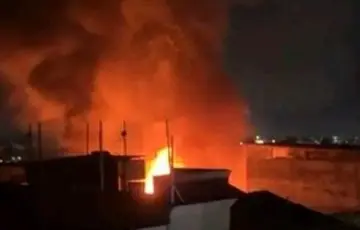 Muere policía al rescatar a cuatro personas en incendio en Uruapan