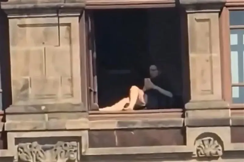 Sancionan a mujer por asolearse en Palacio