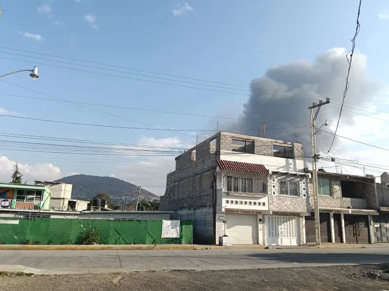 Atienden bomberos de La Paz incendio en Tepetates; llaman a no acercarse