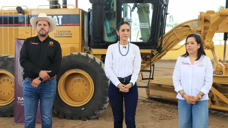 Entrega Laura Imelda maquinaria a productores de Tlaquepaque