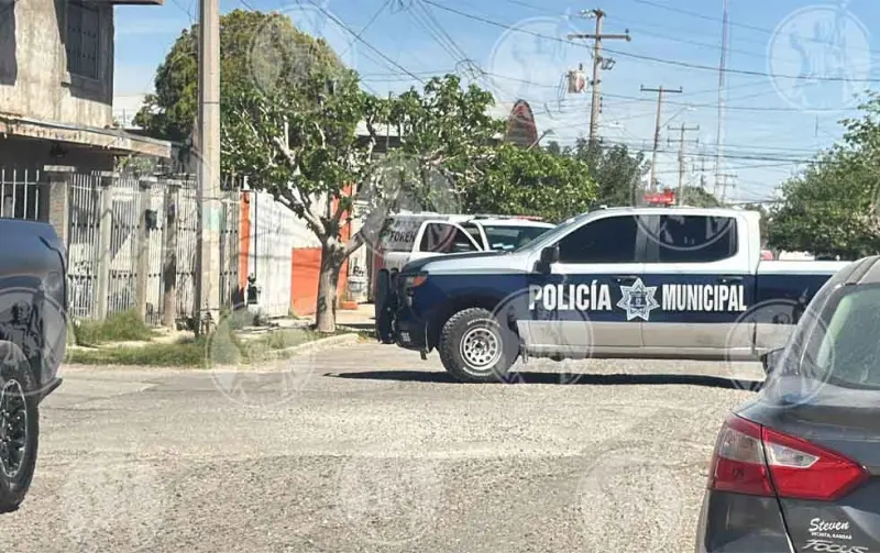 Muere hombre en aparente infarto a bordo de su camioneta