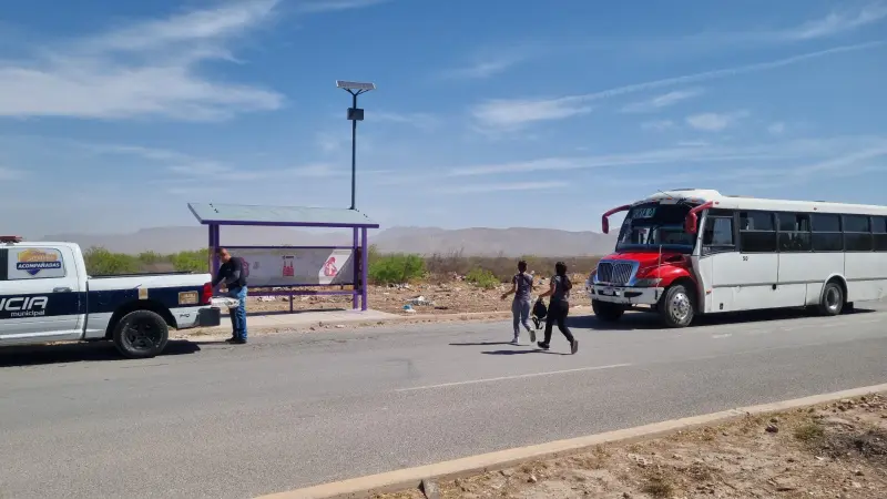 Rehabilitan parabuses de la avenida Equus