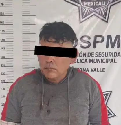 Arrestan a presunto ladrón que intentó atacar a policías