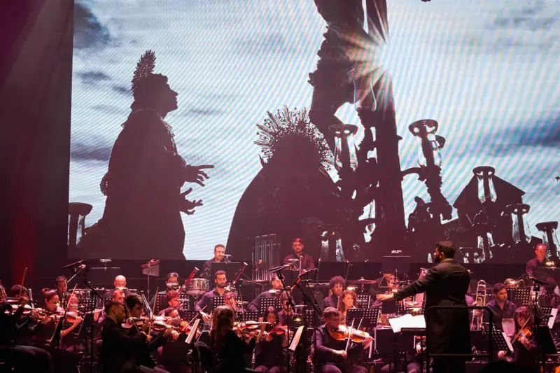 Presenta Antonio Banderas concierto sinfónico de Semana Santa en Málaga