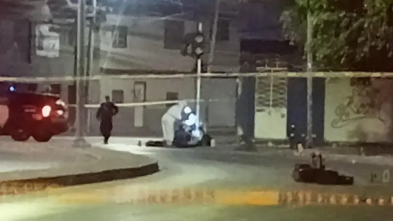 Fallece pareja al instante tras chocar su moto contra poste en el Torres Landa de Irapuato