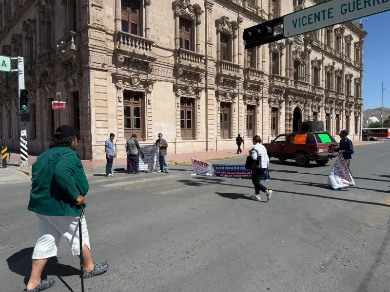 Manifestantes vuelven a cerrar el Centro y generan caos vial en la ciudad