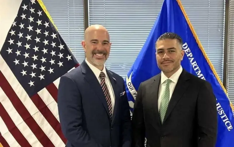 Trata Harfuch con jefe de DEA combate a narco y armas