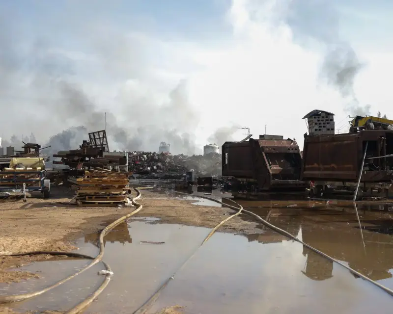 Bomberos combaten incendio en recicladora desde hace más de 18 horas en Mexicali