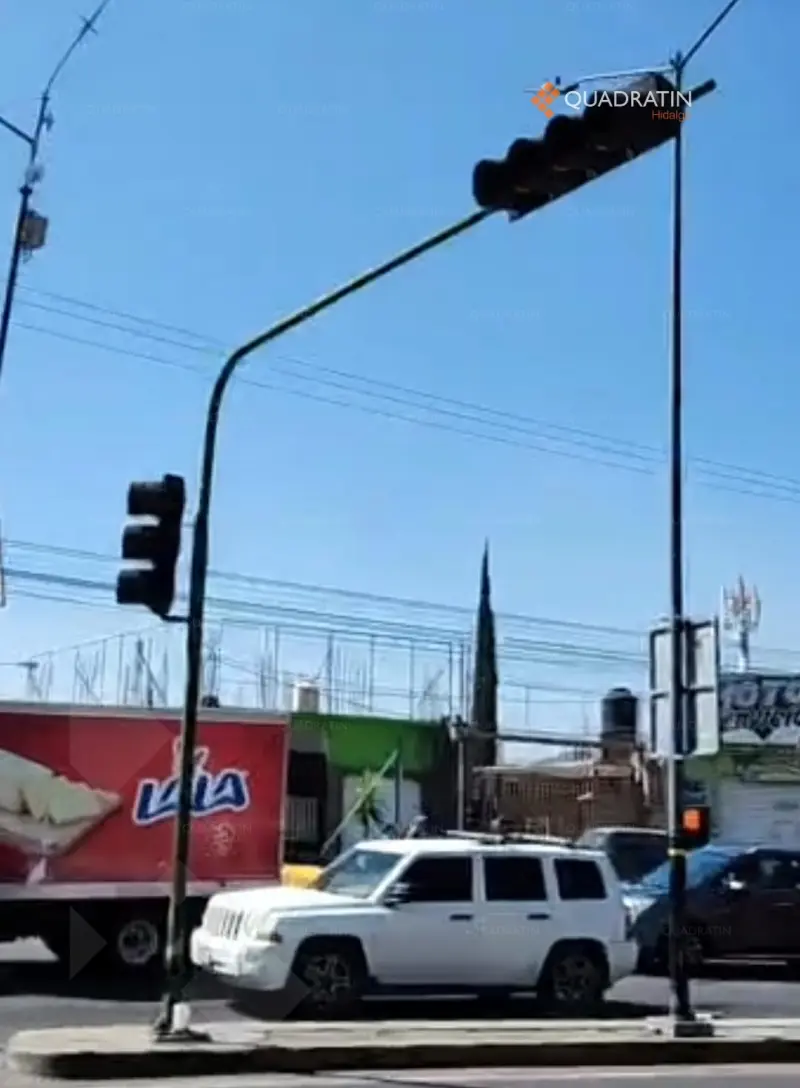 Semáforos descompuestos en Ixmiquilpan provocan caos vial