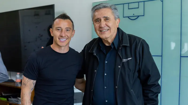 ¿Andrés Guardado llega a Pumas? La verdadera razón de su visita a Cantera