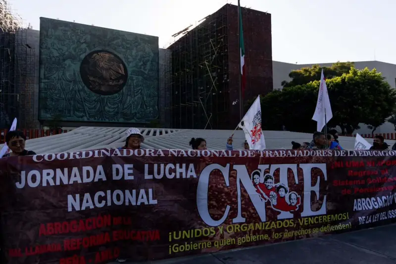 Claudia Sheinbaum llama a maestros de la CNTE a manifestarse de manera pacífica