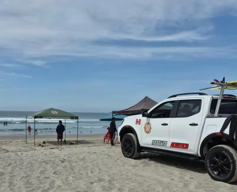 Amplían vigilancia en playas de Rosarito; ya opera torre de salvavidas