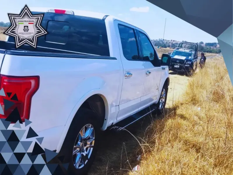 Detienen a dos sujetos y recuperan camioneta robada tras persecución en Amealco