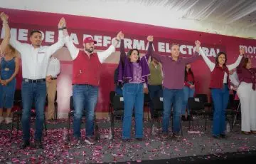 Muestra Gladyz Butanda músculo con el que irá por la gubernatura