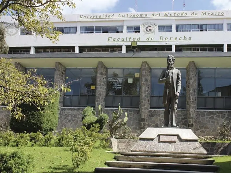 Destituye UAEMéx a director de Derecho por denuncias de extorsión