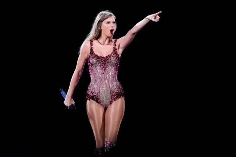 Demandan a Taylor Swift por uso de marca 'Showgirl'