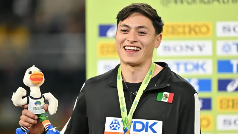 Erick Portillo logra plata mundial bajo techo en salto de altura